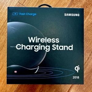NWT Samsung wireless charging station